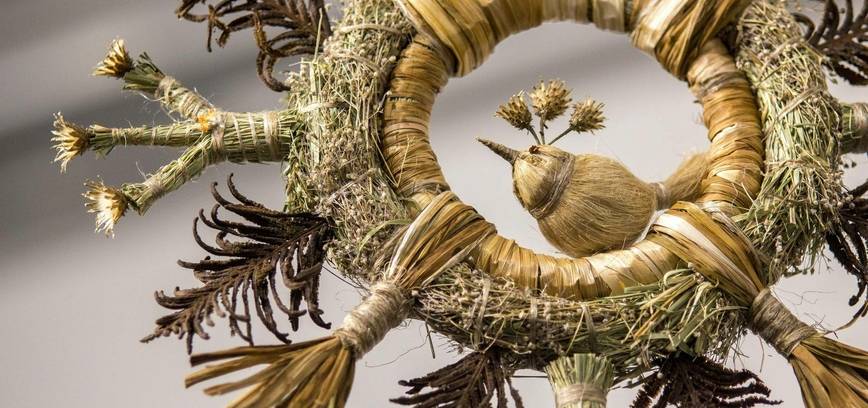 PARODA „ŽOLYNŲ SAULĖS“: KAIP PIEVOS VIRSTA MENO KŪRINIAIS