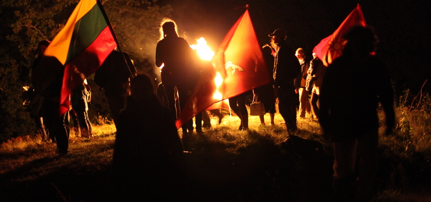 BALTŲ VIENYBĖS DIENA – SU UGNIMI IR DAINOMIS